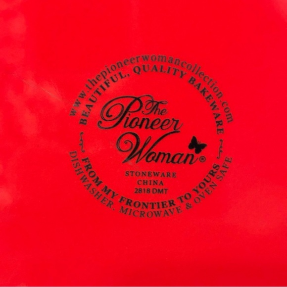 The Pioneer Woman
Stoneware 9.5" Pie Pan
Baking Dish Winter Bouquet
Poinsettia - Picture 5 of 6